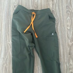 Figs Moss Yola scrubs